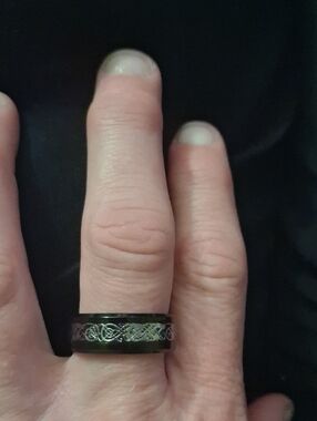 Black Celtic Knot Men's Ring - Silver Engraving